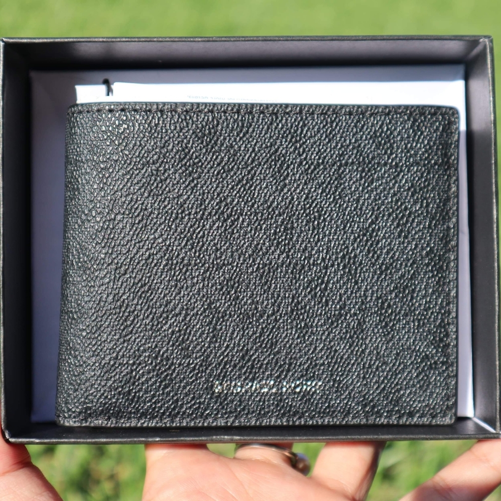 MK Michael Kors Jet Set BillFold Wallet